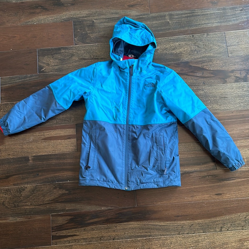 The North Face 3 in 1 kids jacket. Very gently used size 10-12 (M)